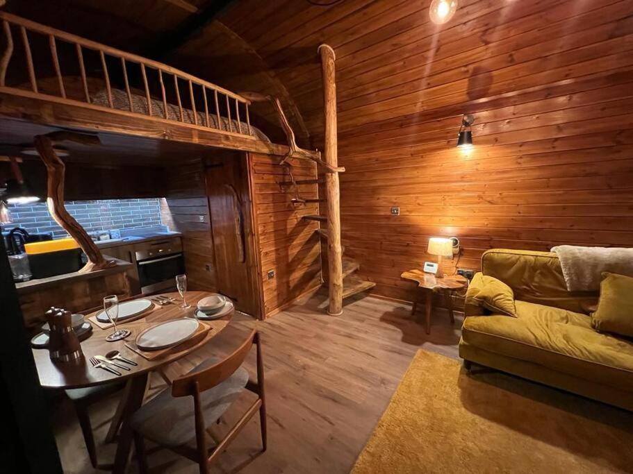 The Pines Treehouse At Treetops Hideouts ริชมอนด์ ภายนอก รูปภาพ