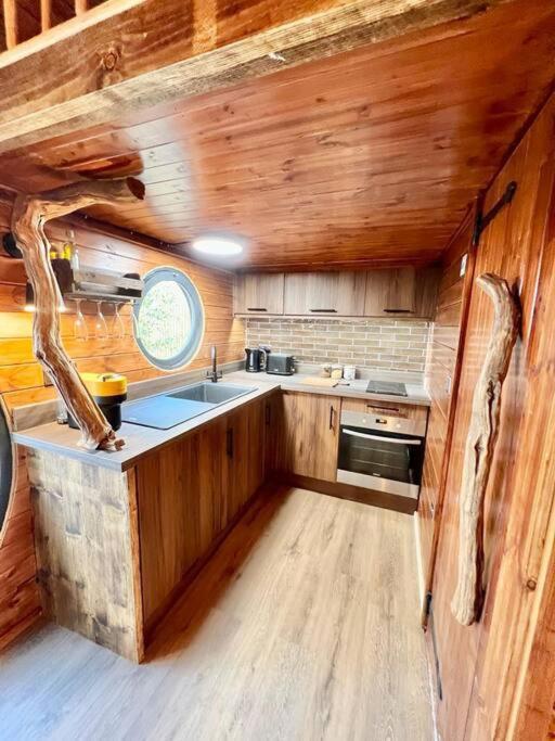 The Pines Treehouse At Treetops Hideouts ริชมอนด์ ภายนอก รูปภาพ